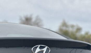 Hyundai Elantra SE full