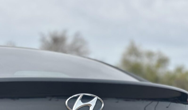 2018 Hyundai Elantra full